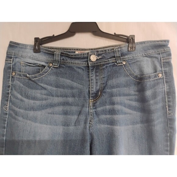 l.e.I Jeans Women's Size 17 Short Hipster Flare Denim faded - Picture 14 of 14